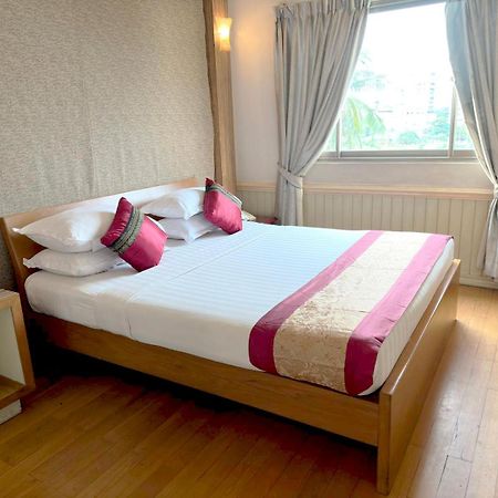 Hotel 63 Янгон Экстерьер фото