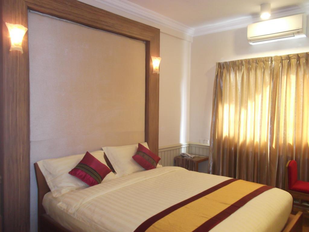 Hotel 63 Янгон Экстерьер фото