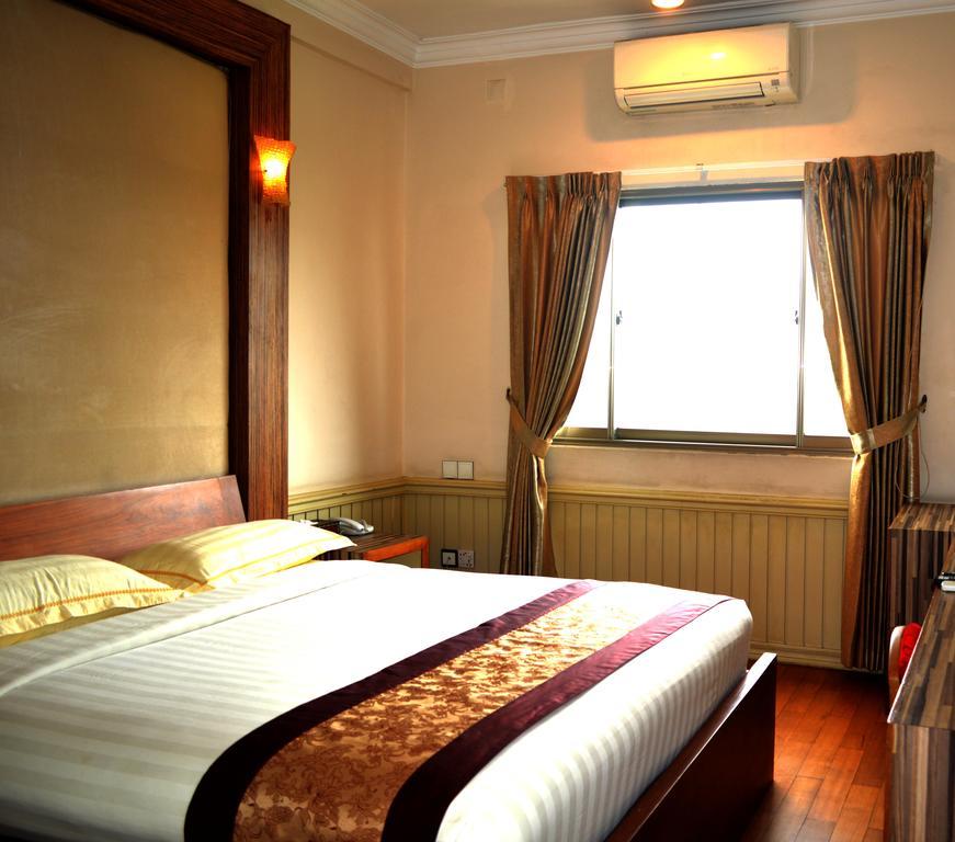 Hotel 63 Янгон Экстерьер фото
