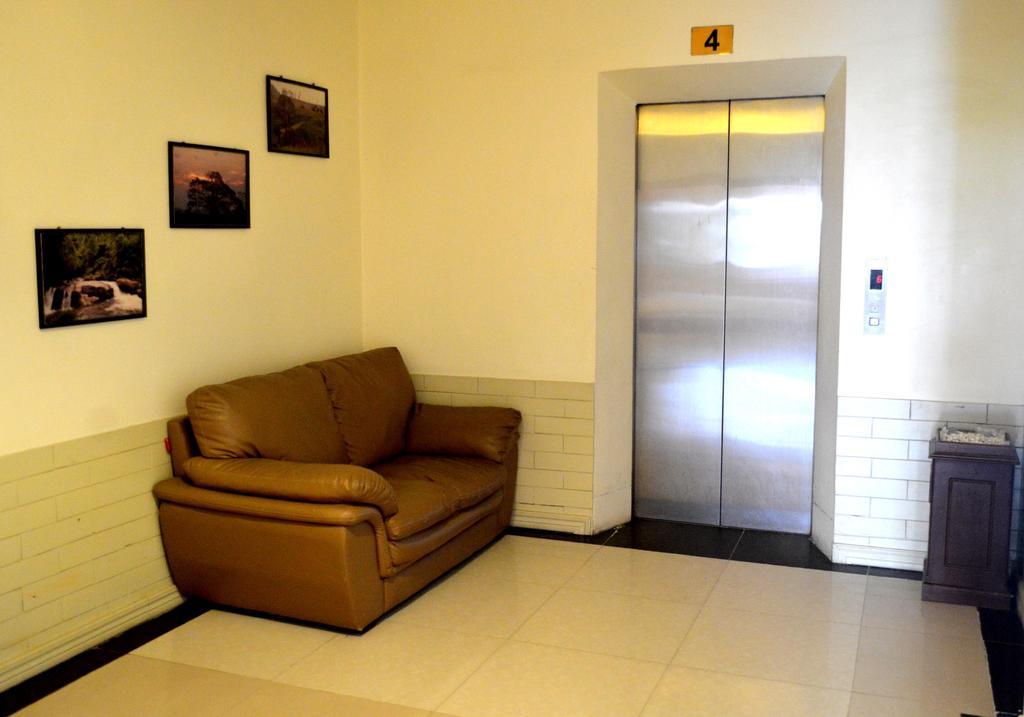 Hotel 63 Янгон Экстерьер фото