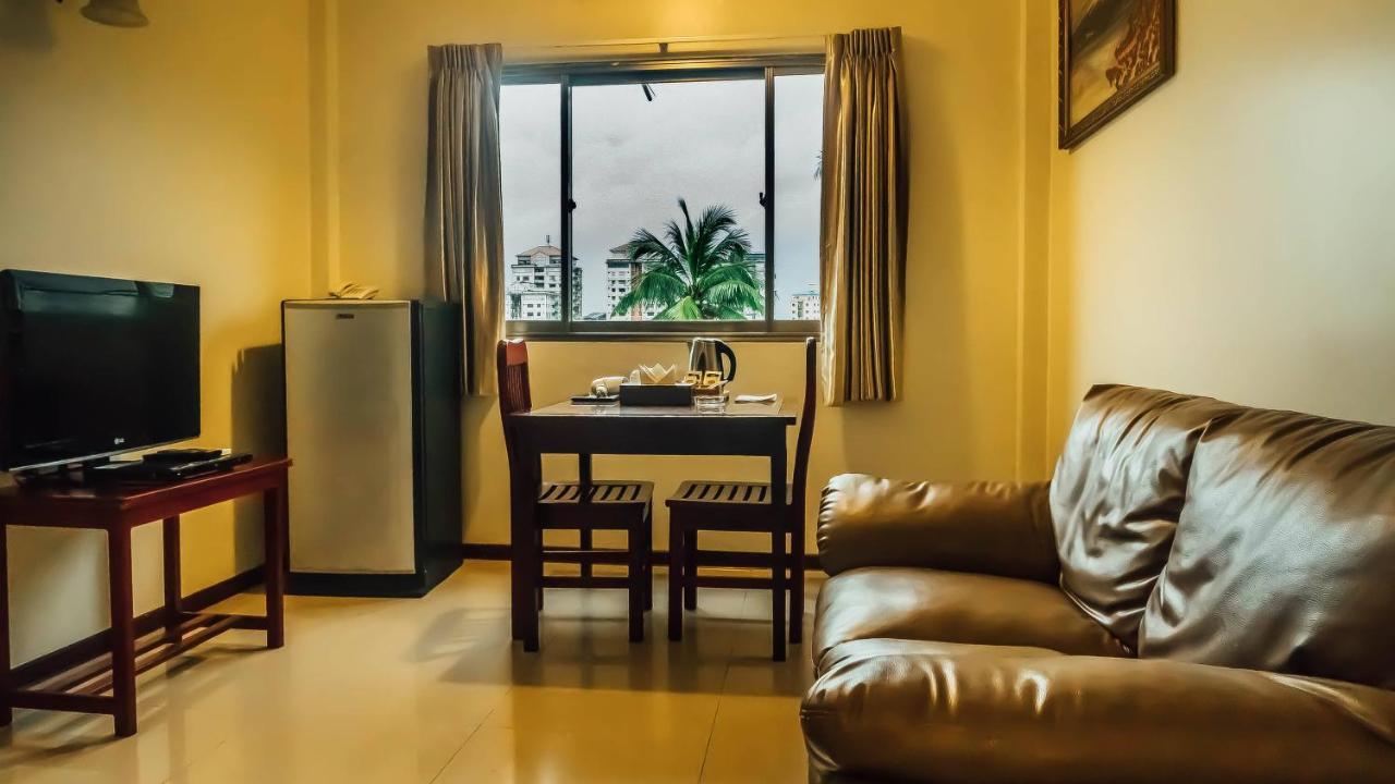 Hotel 63 Янгон Экстерьер фото