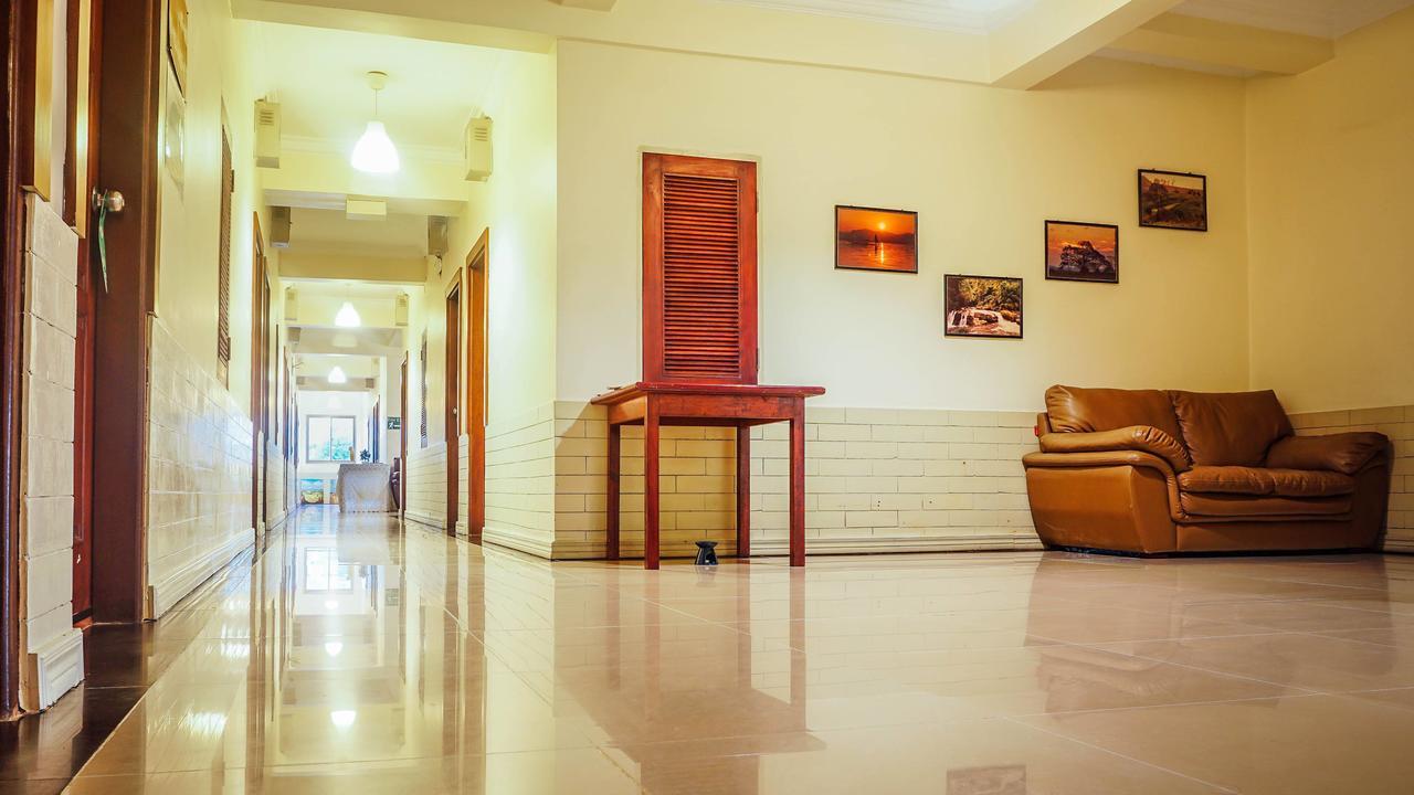 Hotel 63 Янгон Экстерьер фото