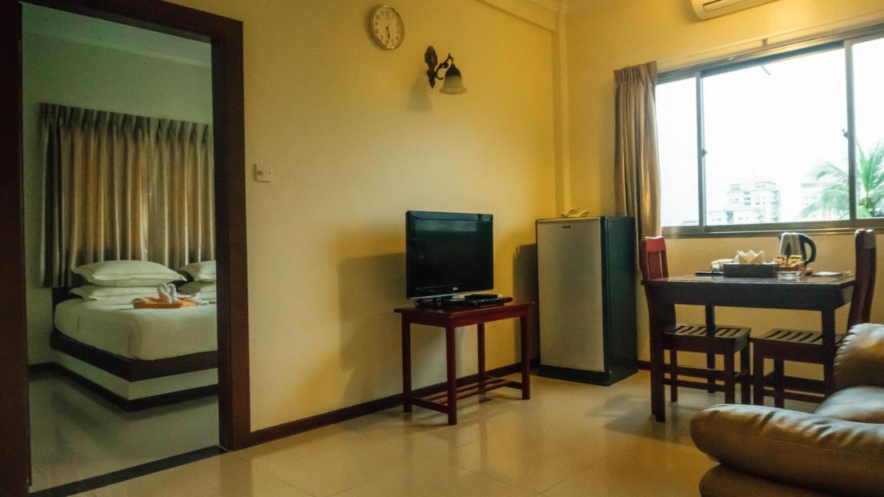 Hotel 63 Янгон Экстерьер фото