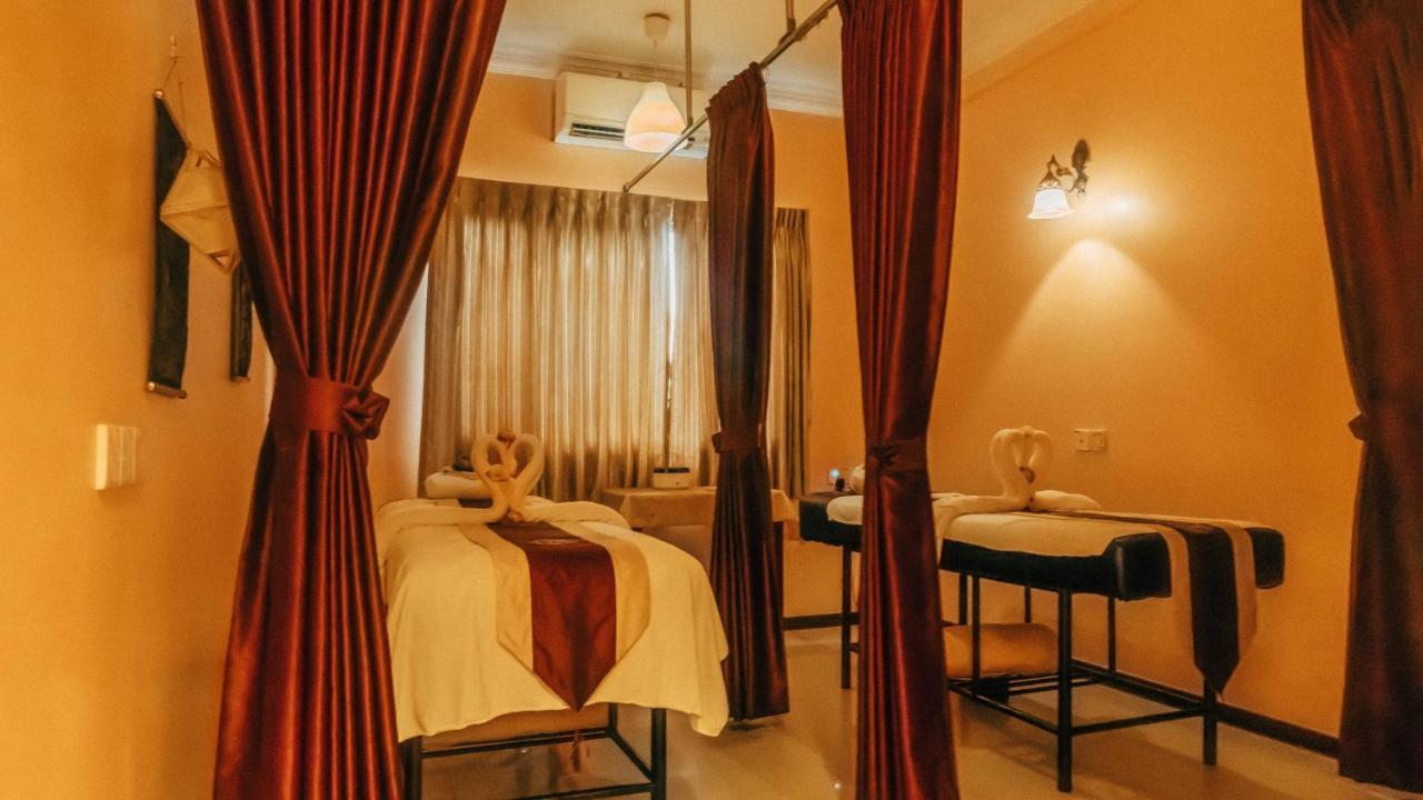 Hotel 63 Янгон Экстерьер фото