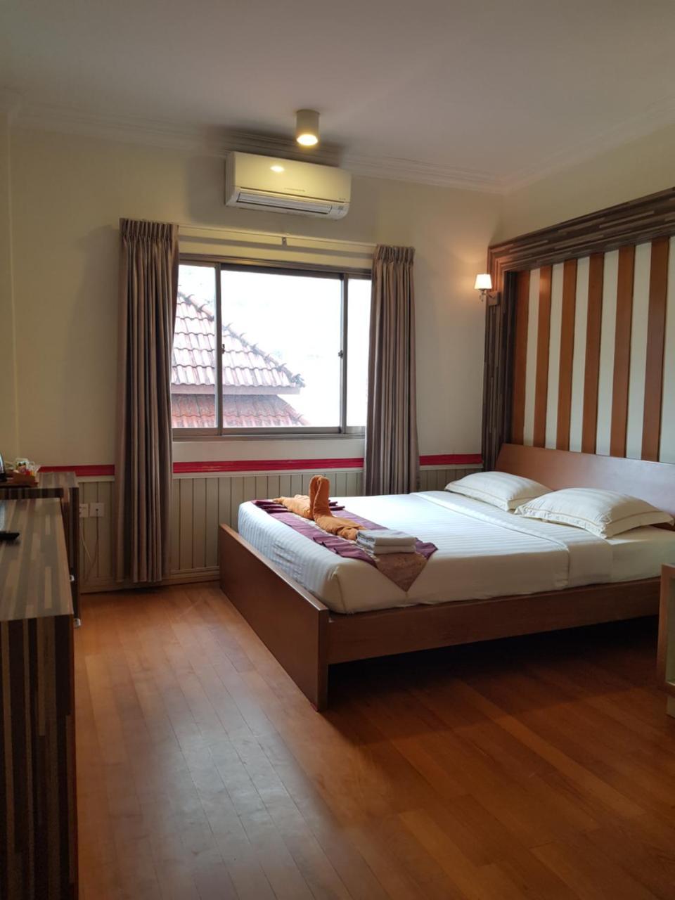 Hotel 63 Янгон Экстерьер фото